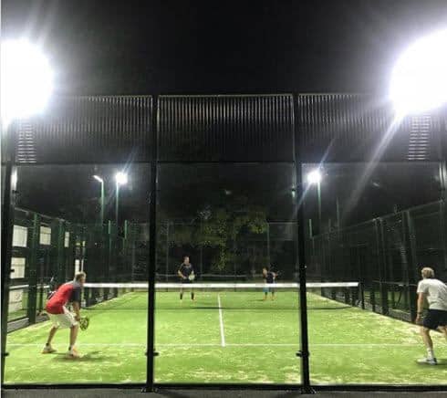 Lichtimmissionen beim Padel unter Kontrolle bringen